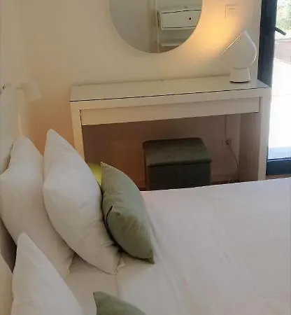 With Private Pool ספליט