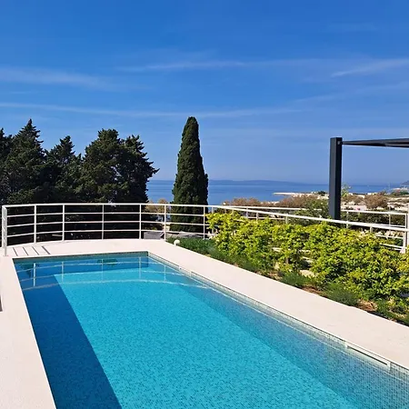 With Private Pool דירה *