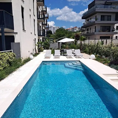 With Private Pool * ספליט