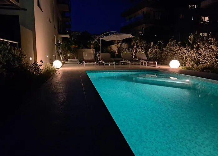 With Private Pool Сплит