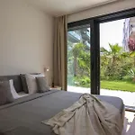 With Private Pool شقة