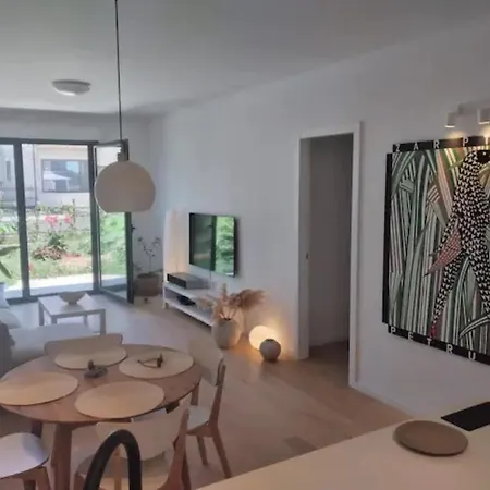 Apartment With Private Pool Split