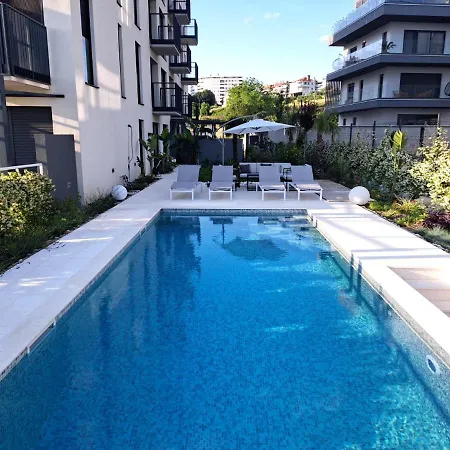 With Private Pool スプリト