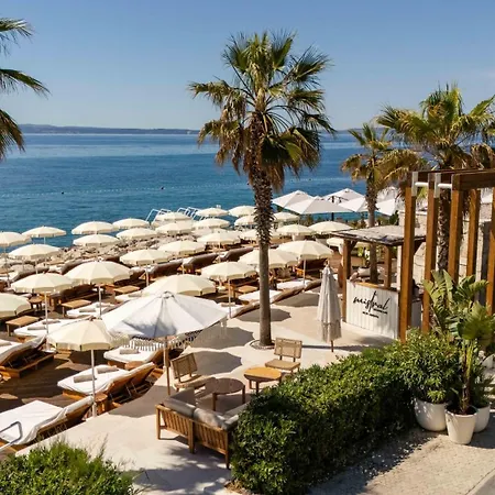 Apartamento With Private Pool Split