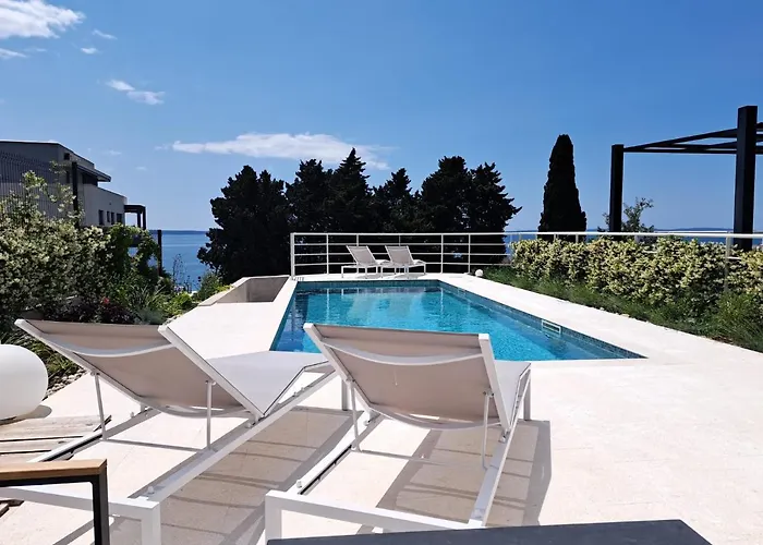 With Private Pool Apartman