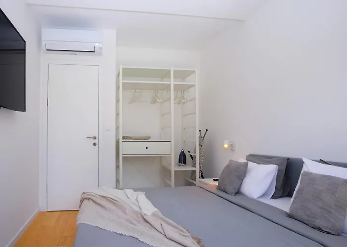 With Private Pool * Split