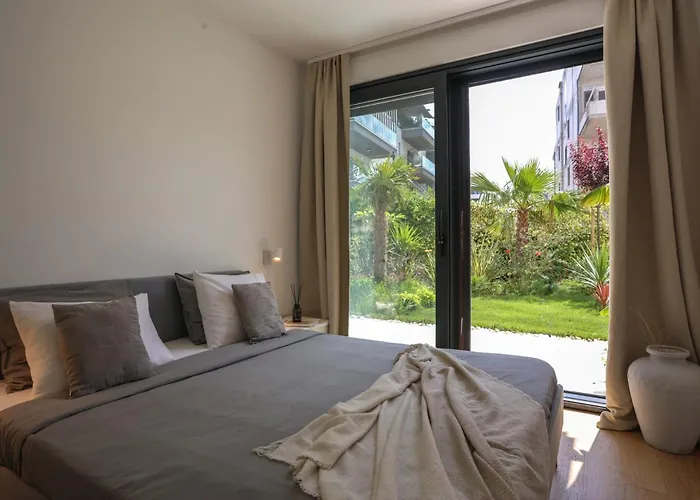 With Private Pool Apartman