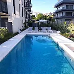 With Private Pool 斯普利特