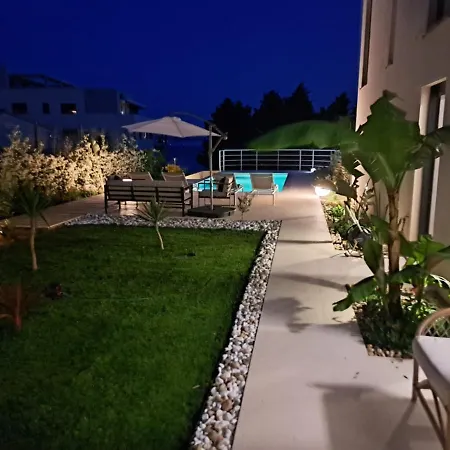 With Private Pool * Split