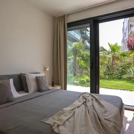 With Private Pool Apartamento