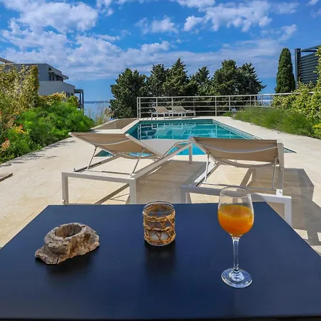 Apartamento With Private Pool Split