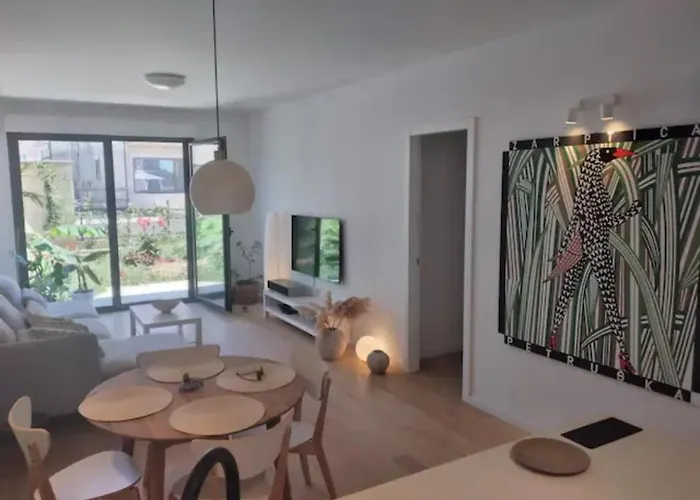 Apartamento With Private Pool Split