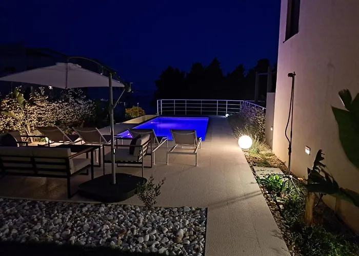 With Private Pool *