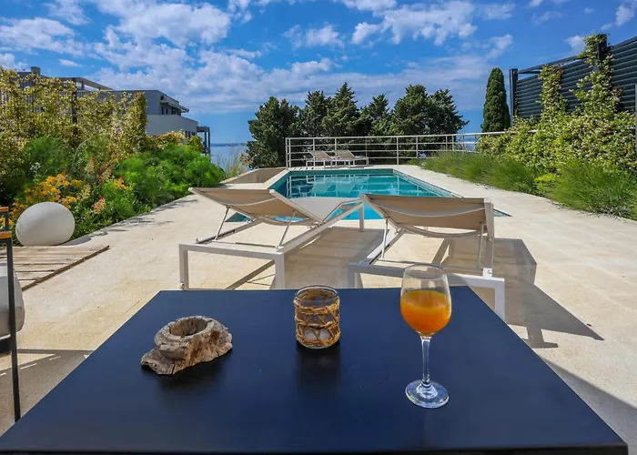 Apartamento With Private Pool Split